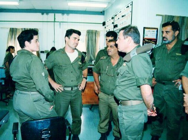 תמונה של ביקור קחש"ר תא"ל מיכאל דיין ביחש"מ ערבה שנת 1995